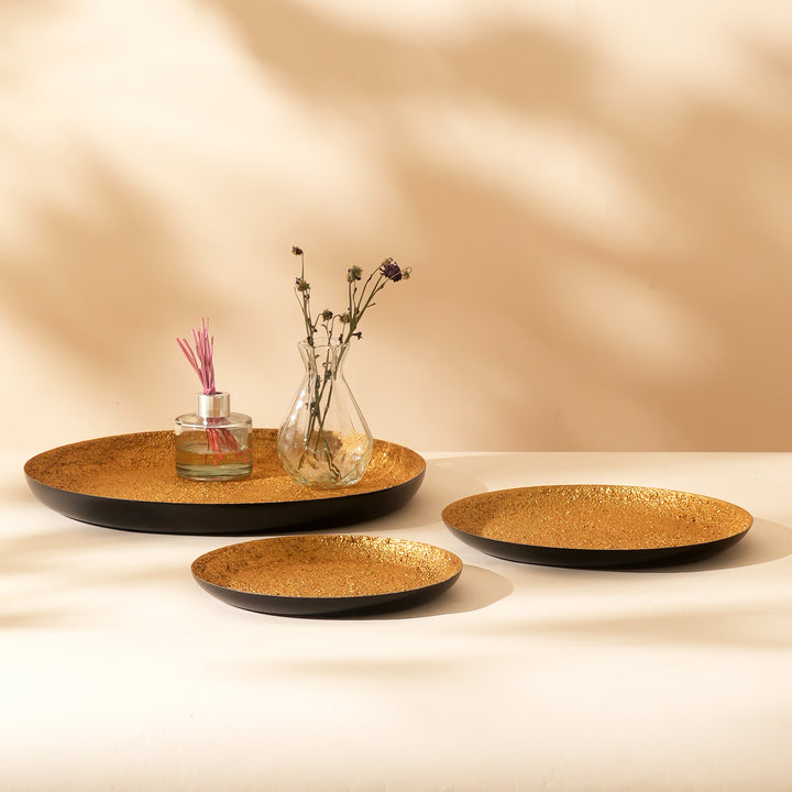 Aurielle Textured Round Iron Tray – Hammered Gold Decorative Display Tray