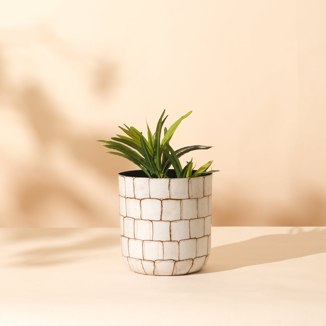 Pebble Mosaic Iron Pot – Decorative Metal Planter with Stone-Inspired Mosaic Finish