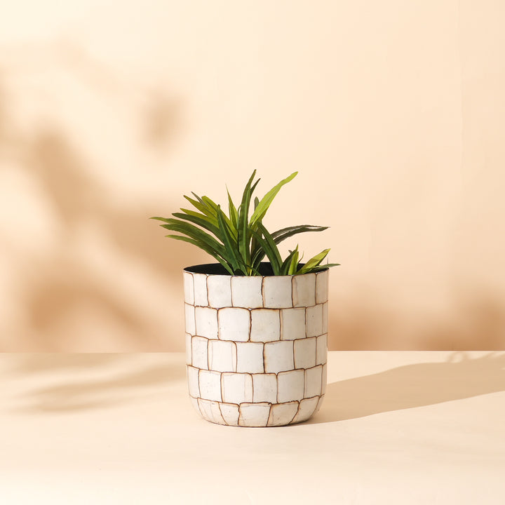 Pebble Mosaic Iron Pot – Decorative Metal Planter with Stone-Inspired Mosaic Finish