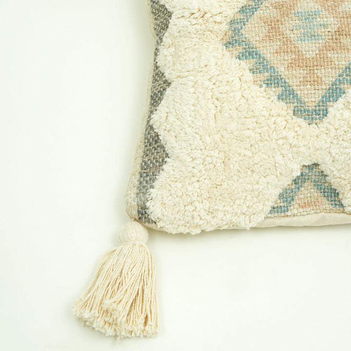 Sandstone Peaks Tufted Cushion with Tassels – Beige | 50×30 cm