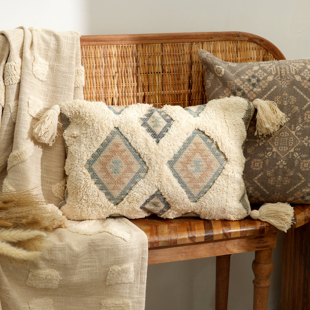 Sandstone Peaks Tufted Cushion with Tassels – Beige | 50×30 cm