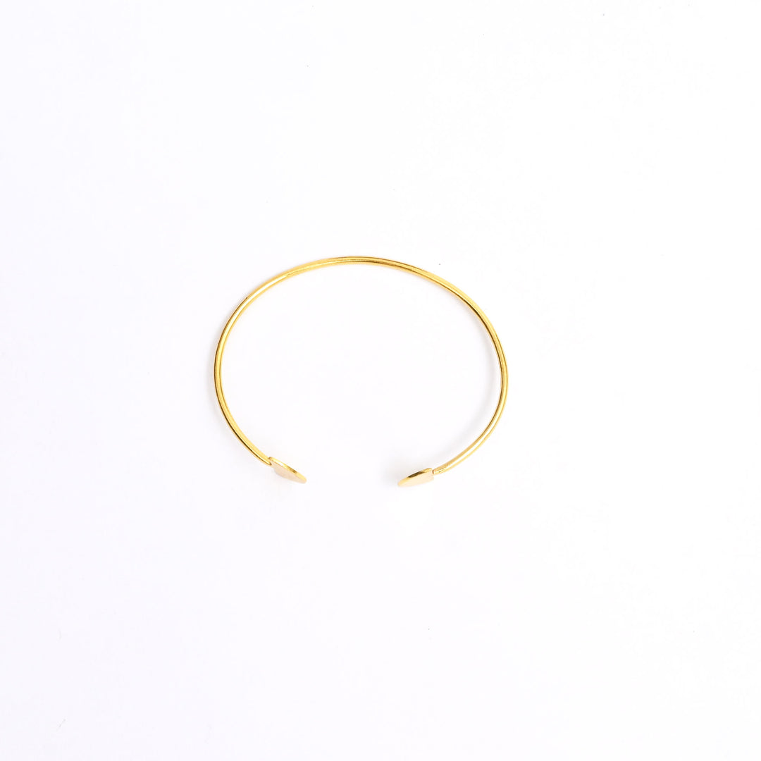 Open Fan-End Bangle – Minimal Gold Statement Piece
