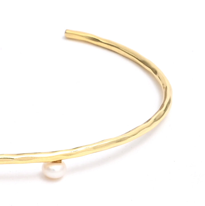 Pearl Bangle – Elegant Finish
