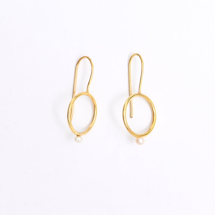 Pearl Drop Earrings – Opulent Design