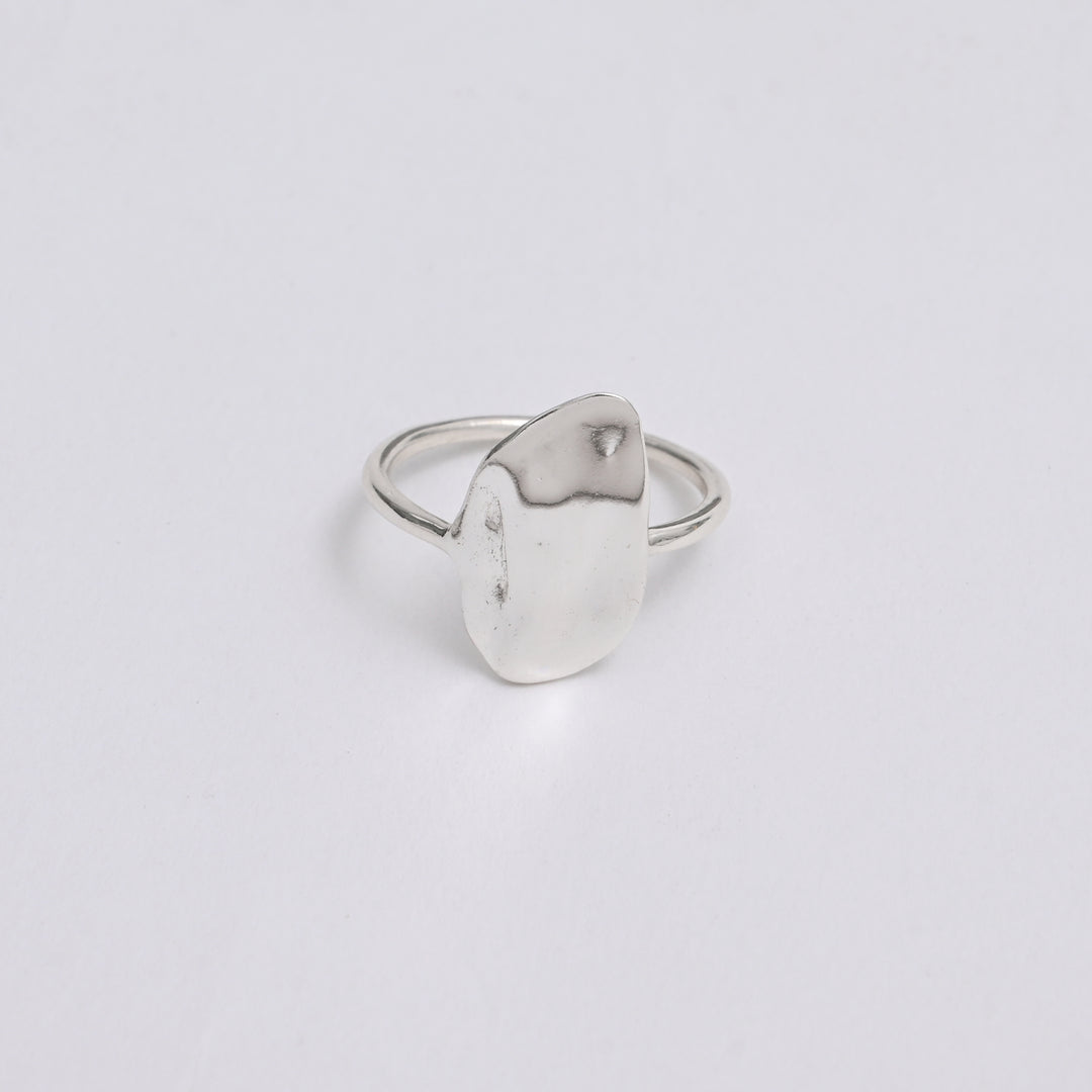Leaf Design Ring – Elegant Finish