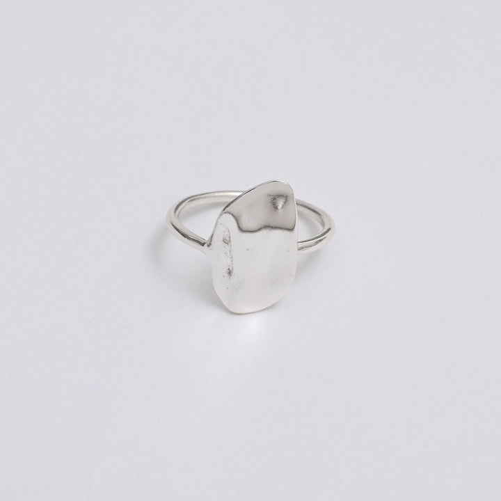 Leaf Design Ring – Elegant Finish