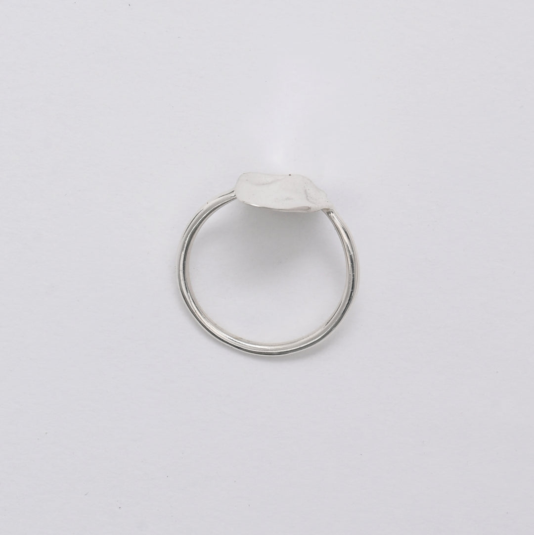 Leaf Design Ring – Elegant Finish