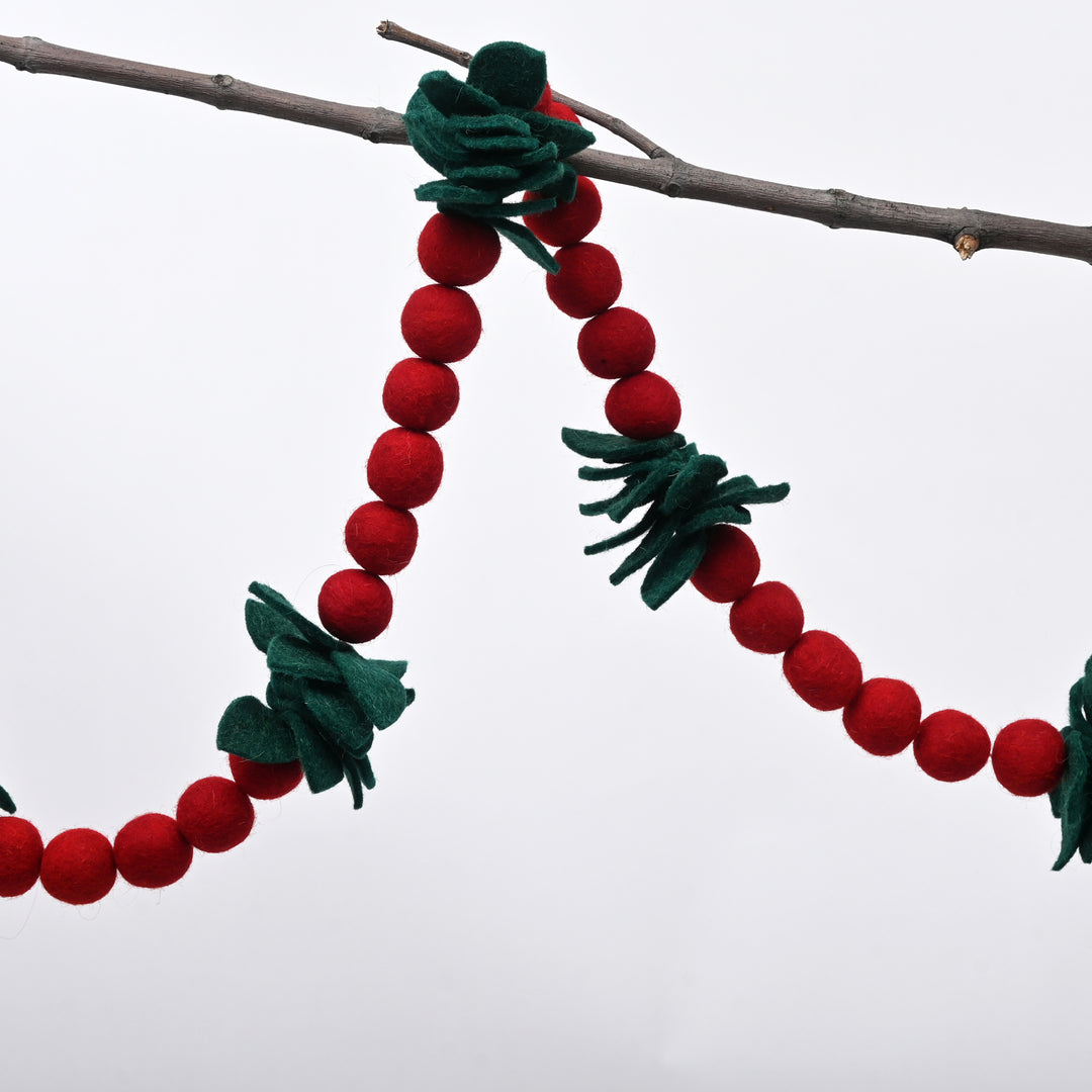 Felt Holly Leaf Christmas Garland-Green & Red