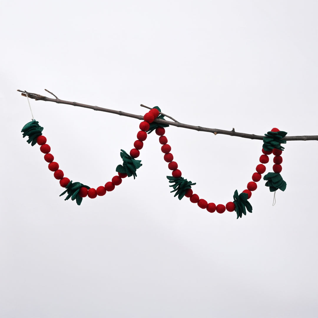 Felt Holly Leaf Christmas Garland-Green & Red