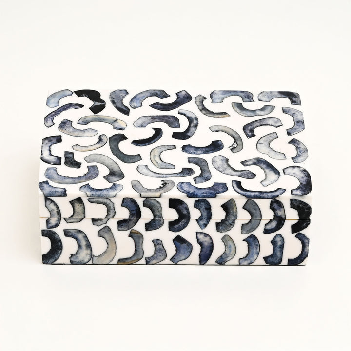 Caja con incrustación de hueso de patrón abstracto