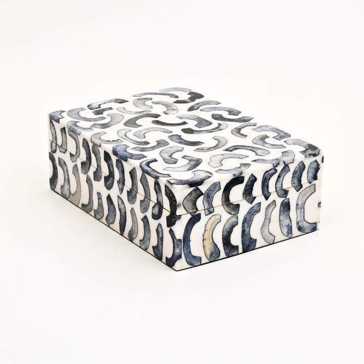 Caja con incrustación de hueso de patrón abstracto