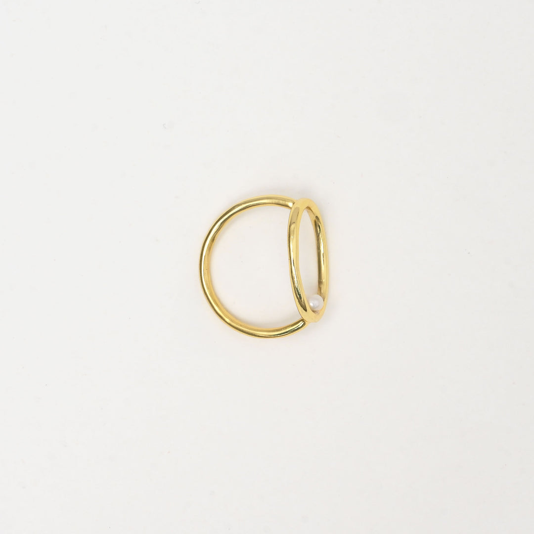 Gold Ring – Pearl Embrace Design