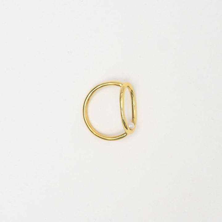 Gold Ring – Pearl Embrace Design