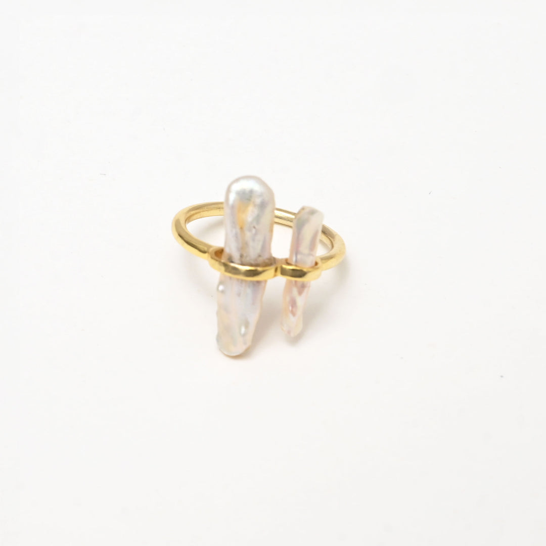 Pearl Ring – Opulent Luxury Design