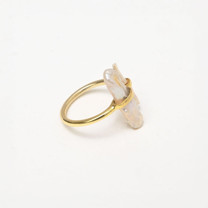 Pearl Ring – Opulent Luxury Design