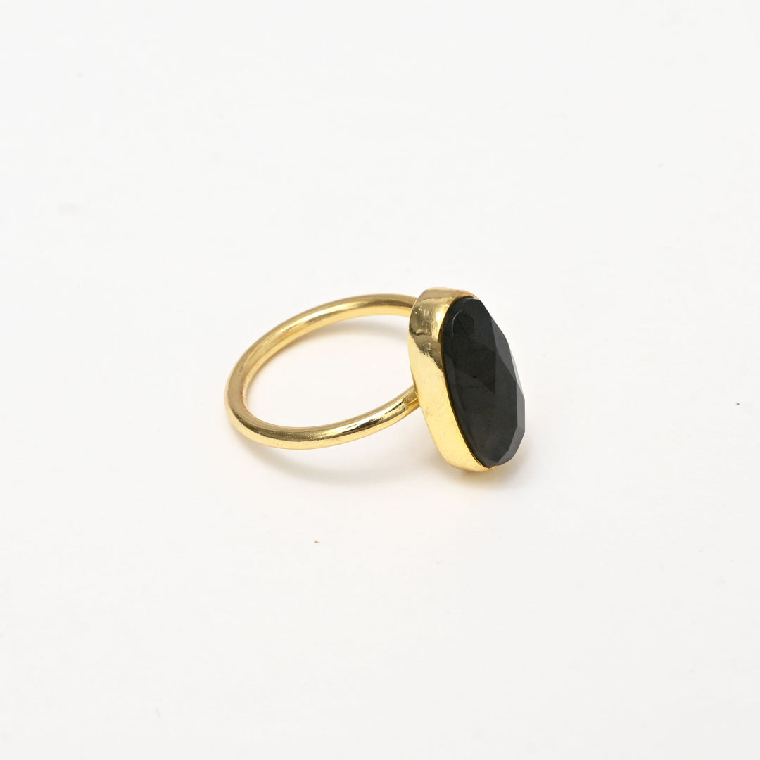 Bold Oval Stone Ring – Black & Gold Finish