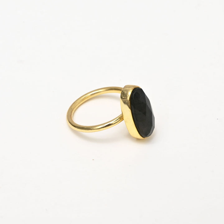 Bold Oval Stone Ring – Black & Gold Finish