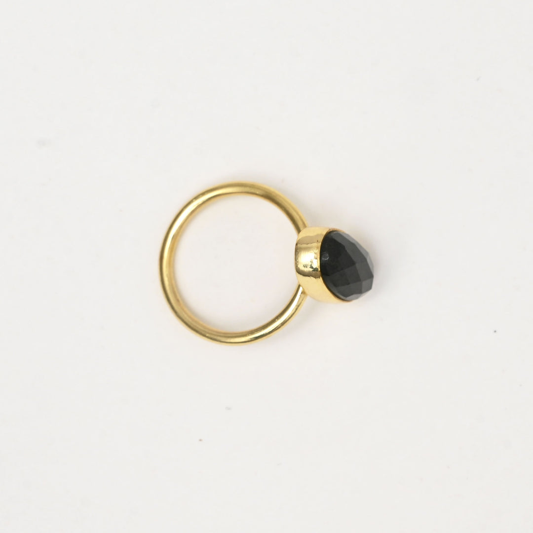 Bold Oval Stone Ring – Black & Gold Finish