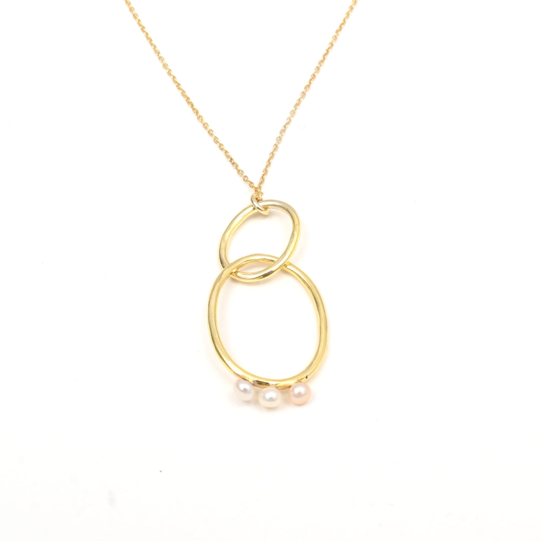 Circle Pendant Necklace – Elegant Pearl Design