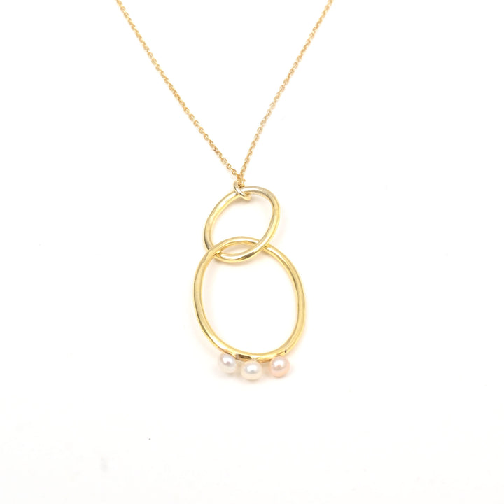 Circle Pendant Necklace – Elegant Pearl Design