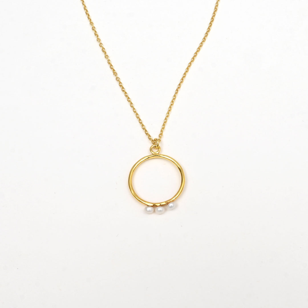 Pearl Circle Necklace – Radiance Finish