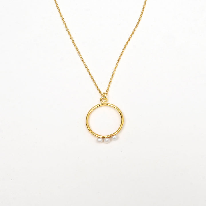Pearl Circle Necklace – Radiance Finish