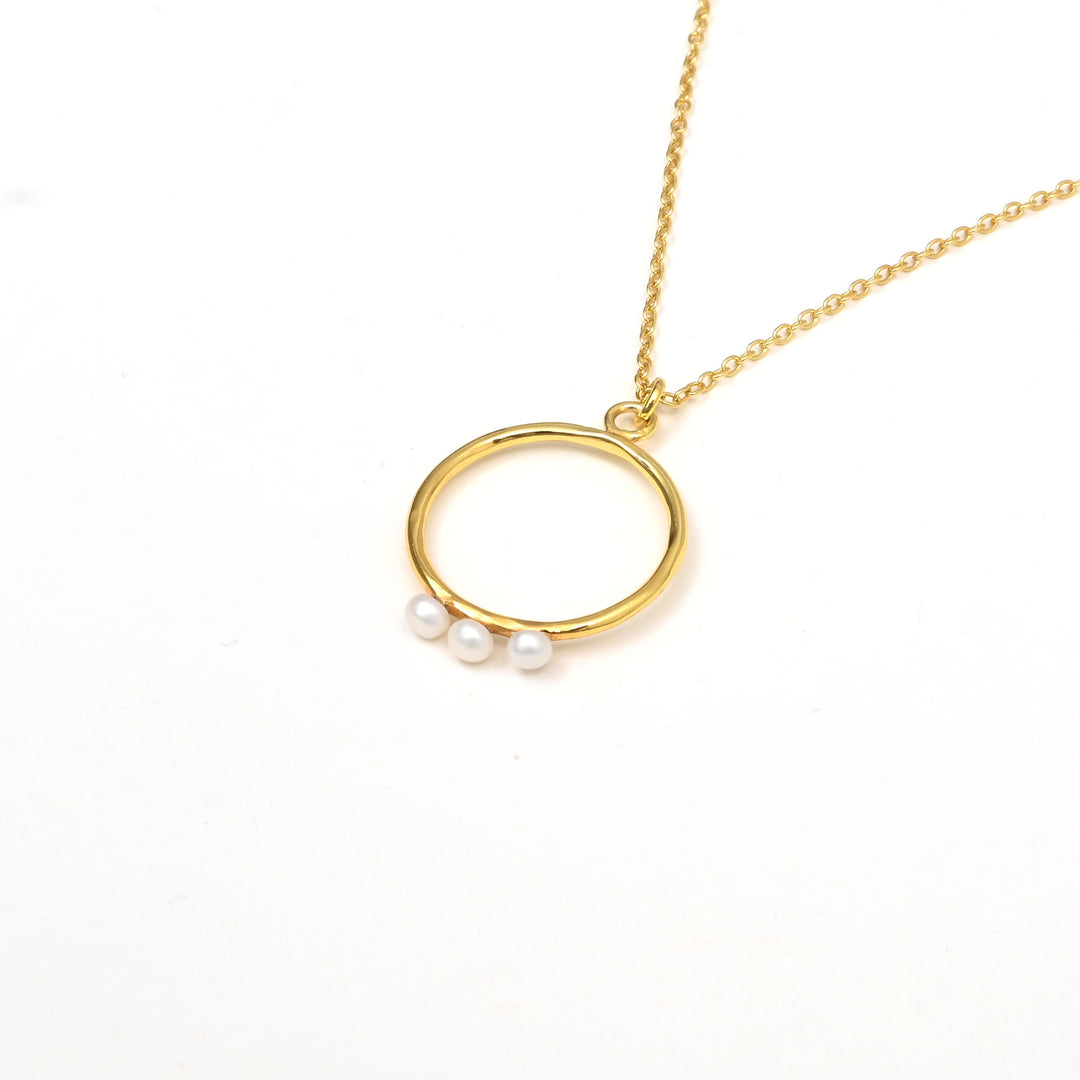 Pearl Circle Necklace – Radiance Finish