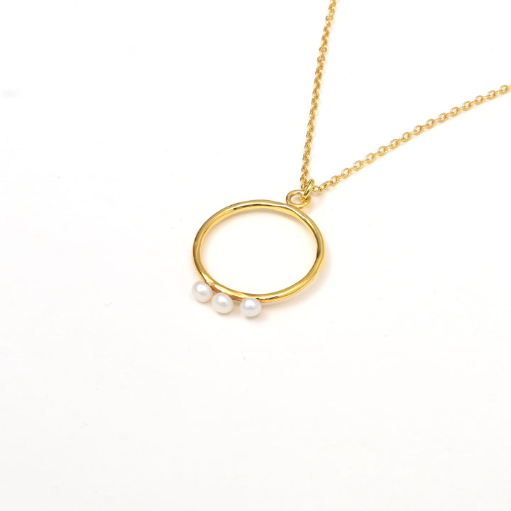 Pearl Circle Necklace – Radiance Finish