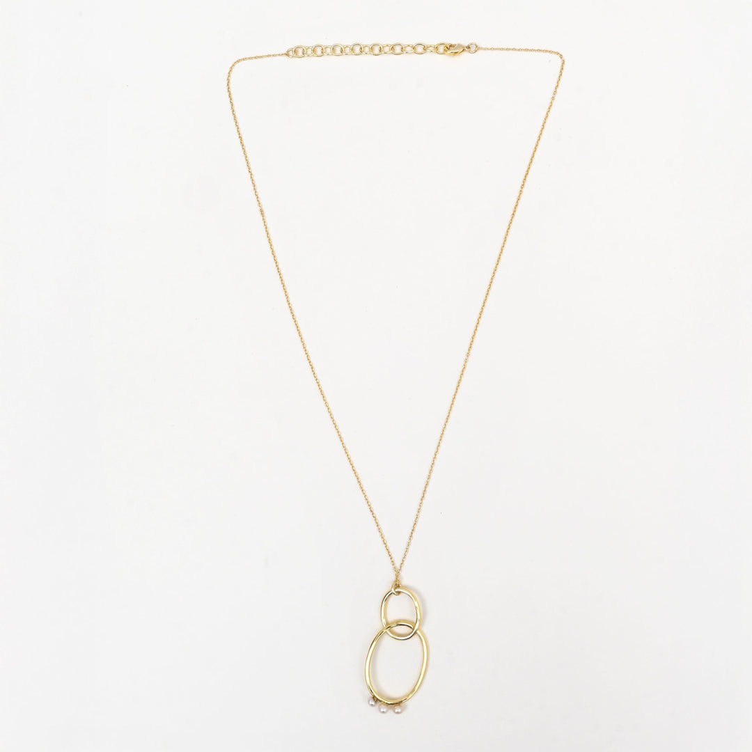 Circle Pendant Necklace – Elegant Pearl Design