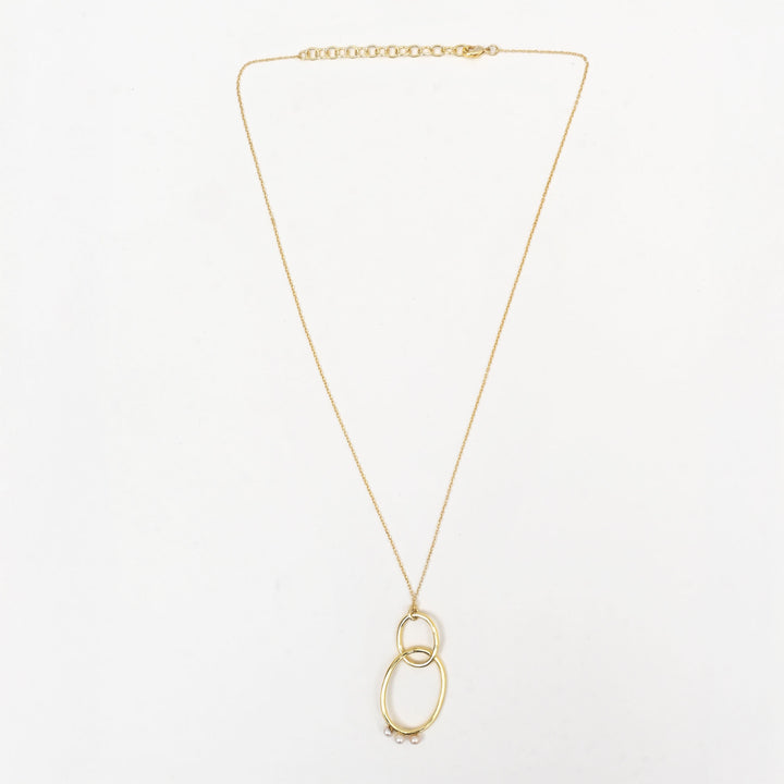 Circle Pendant Necklace – Elegant Pearl Design