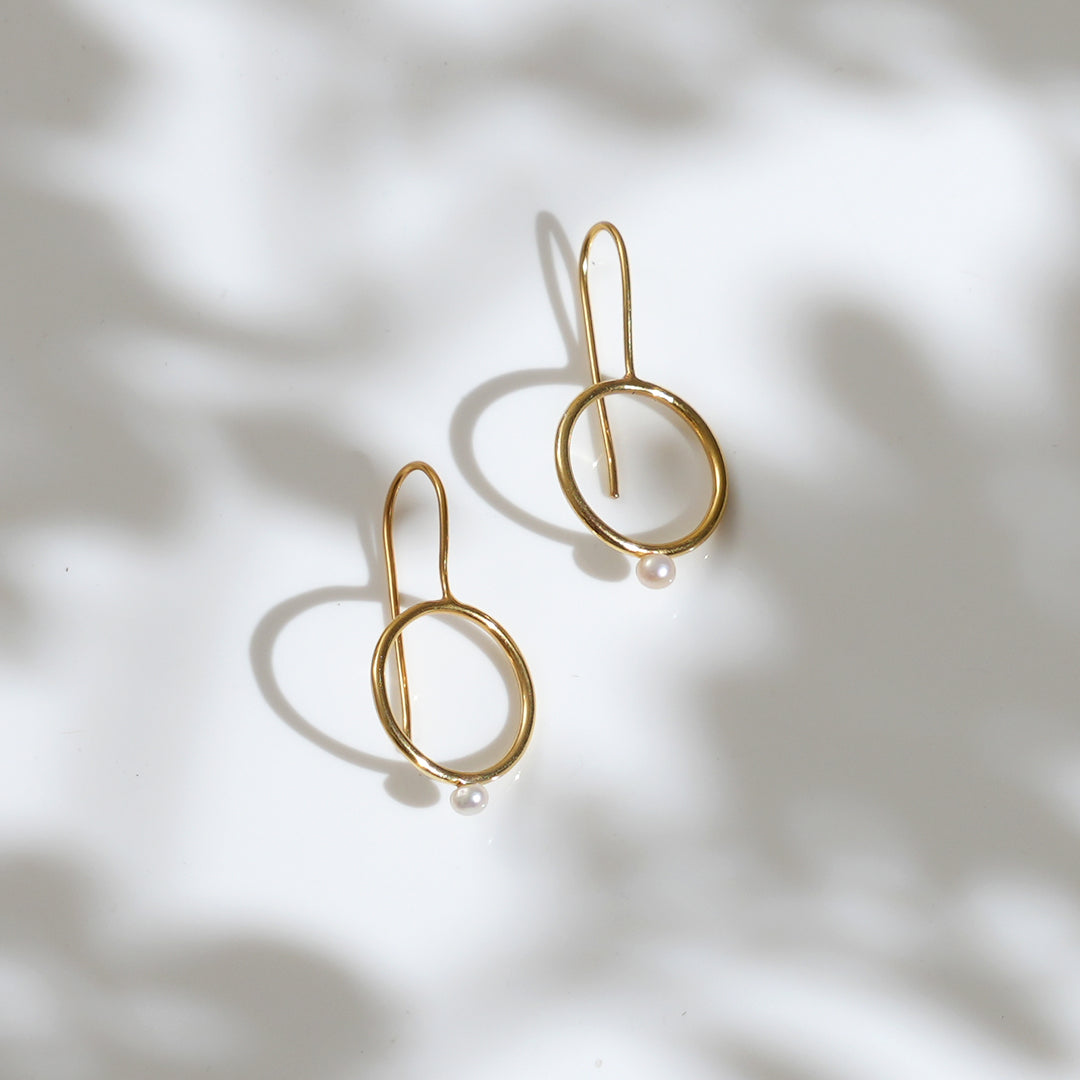 Pearl Drop Earrings – Opulent Design