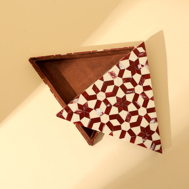 BOÎTE TRIANGLE MOTIF GÉOMÉTRIQUE