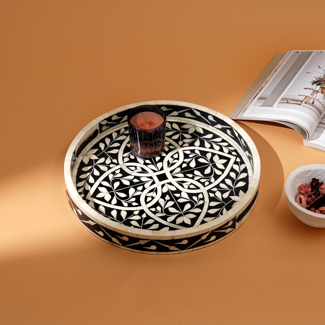 Bandeja redonda con incrustación de hueso floral