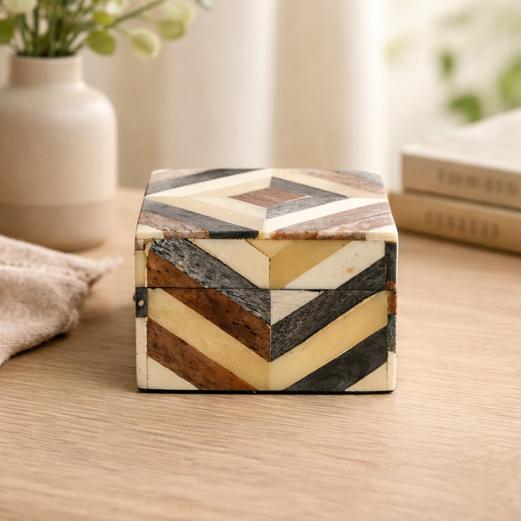 Caja de pastillas con incrustación de patrón de ladrillo