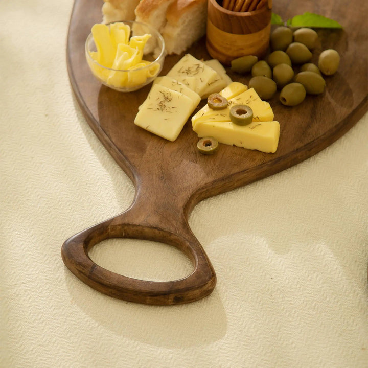 Tagliere da servire in legno di mango Laimai a forma di pagaia