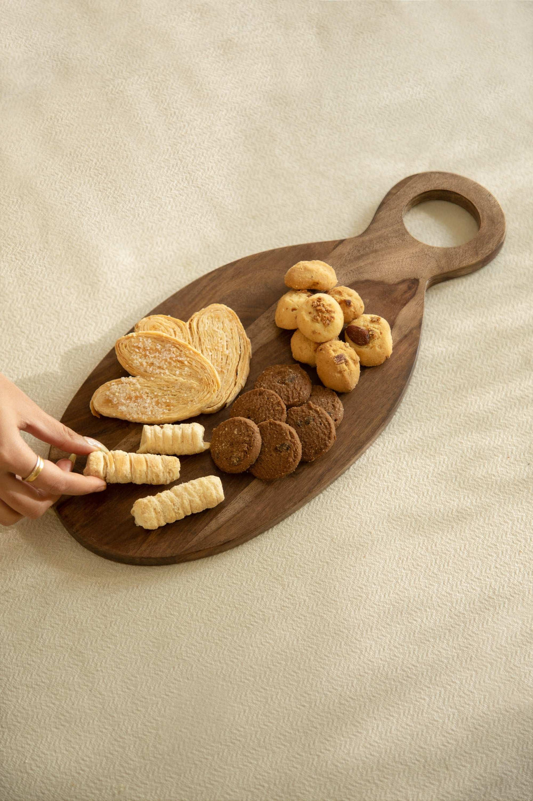 Laimai Handcrafted Oval Mango Wood Chopping Board