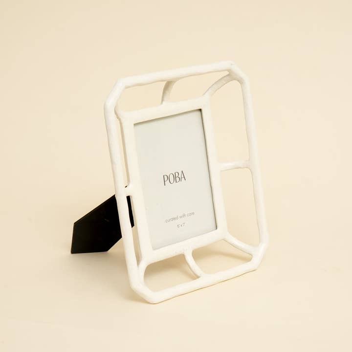 5x7 Wire Photo Frame – Contemporary Aluminium Frame for Desk, Shelf, or Table Décor