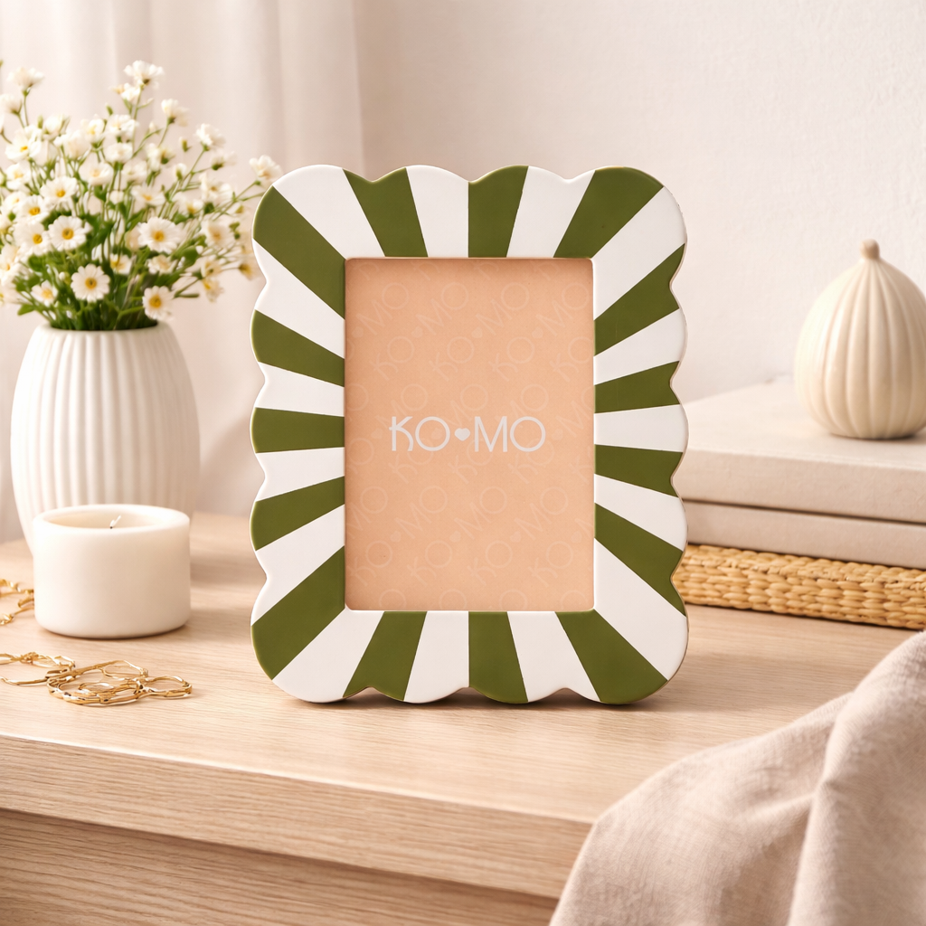 Green & White Scallop Photo Frame 5x7 Inch Resin MDF Décor