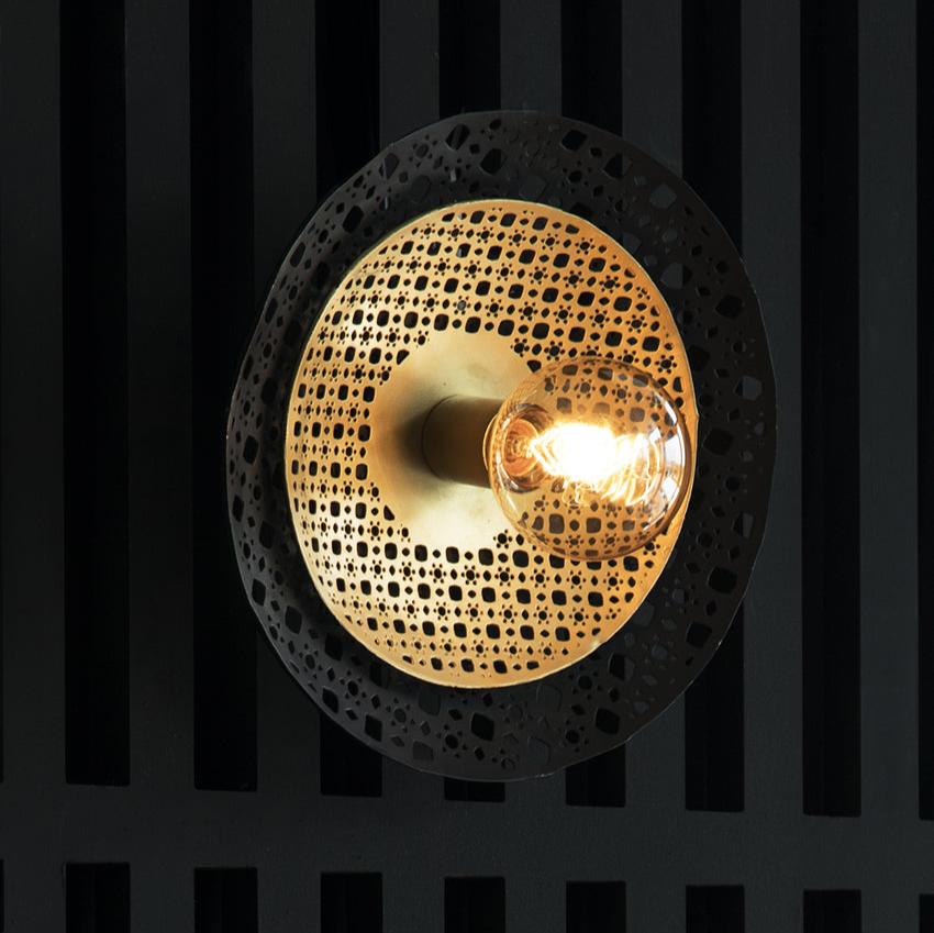 Lámpara de pared clásica de hierro en negro y dorado LOUVER