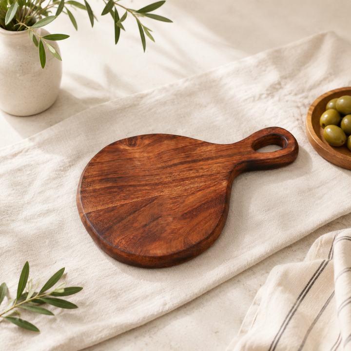 Heritage Teardrop Chopping Board in Acacia Wood 18x28 cm